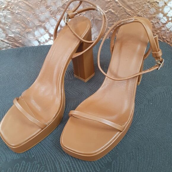 NWT Billini "Tahni" Faux Leather Strappy Platform Heels - Picture 4 of 16